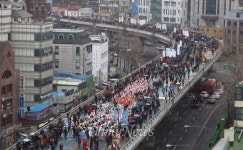 [오마이포토] 마지막으로 걸어보는 아현고가차도