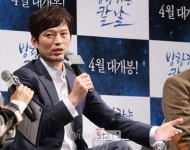 [오마이포토] 정재영, 대답은 성의있게