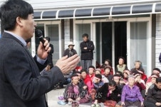 송전탑 반대 봉두마을, 한전 고위 직원 찾았지만...