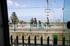 VIP 때문에... 크래커 두 조각으로 36시간 버텨