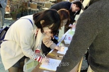 무대 대신 거리 음악회... 목포시향 집단해고 철회하라