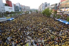 [오마이포토] 안산문화광장 가득 메운 노란물결