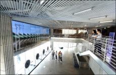 강남 도산공원 사거리, 현대차 간판이 안 보이네