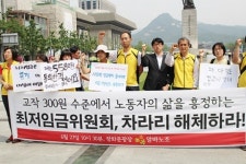 몇 백원으로 노동자 삶 흥정, 최저임금위원회 해체해야