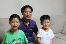 여섯 조카와 사는 삼촌... 사연이 궁금하신가요?