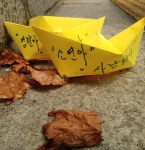광장에 쌓인 상자 416개... 카메라 좀 치워줘요