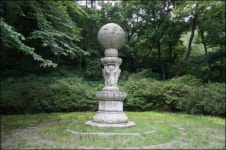 봉곡사 천년숲길서 그 파렴치한을 떠올리다