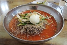 어머니 손맛 떠오르는 열무냉면, 여름에 최고네