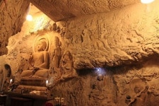 이 골짜기에서 죽고 죽이고... 종소리가 처연하다