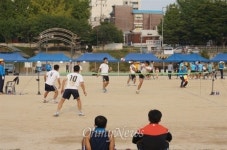 족구는 아저씨 스포츠? 아줌마도 코트에서 펄펄