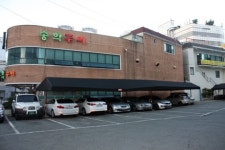 안내판만 덩그라니 있는 박근혜 대통령 생가