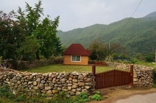 제주도로 착각할 수도... 이 많은 돌 어디서 왔을까