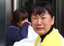 [오마이포토] 울음 터뜨린 영석 엄마