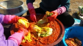 두 형수님이 담근 김치에서 어머니의 손맛이
