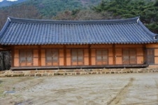 15년 걸쳐 암자 일구고... 훌쩍 떠나는 스님