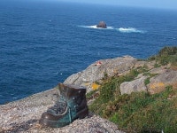 산티아고 순례길 마지막에 신발을 태우는 이유