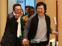 [오마이포토] 정글의 법칙 with 프렌즈 육중완, 천진난만한 주인장