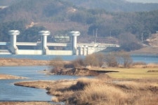 자전거도로 와르르 붕괴... 낙동강 역행침식 심각