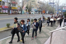 식판 들고 거리 나선 고등학생 홍준표 지사, 소통하라