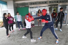 욕하며 대들어 뼈가 녹을 정도 이런 학교가 변했다, 행복하게