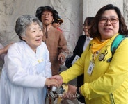 1년 갖고 실망 마세요... 망월동서 만난 5.18과 4.16