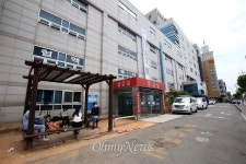 [오마이포토] 죄송합니다 고개숙인 메디힐병원 직원