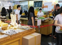 이성당 안 다방에서 찾은 고은의 자취