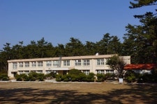 관매도에 리조트를? 군수님, 학교 돌려주세요