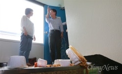 [오마이포토] 인권위 기아차 고공농성장 또 다시 봉쇄