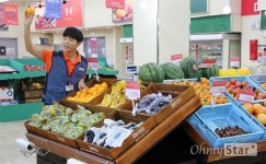 [오마이포토] 송곳 박시환, 진짜 마트노동자처럼