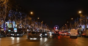 연말에 더욱 아름다운 샹젤리제 거리