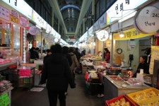 [현장] 설 명절 첫날 전통시장 풍경