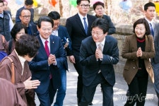 동화사 간 유승민, 최경환·조원진과 어색한 만남