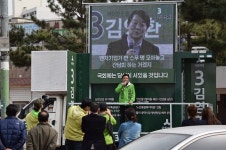 야당분열 지X 같다 vs. 새 인물로 바뀌어야