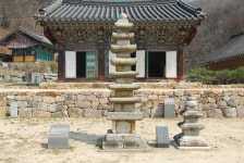 산속 고즈넉한 절에서 만난 청원사 칠층석탑