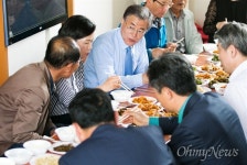 문재인, 광주 민심훑기 이틀째  국민의당은 정권교체 못해