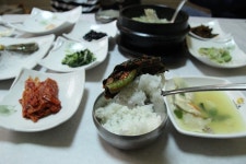 메뉴가 죄다 섬이름, 횟집 스케일 장난 아니네