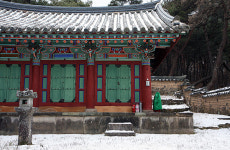 머리 위엔 항아리, 발밑엔 돌부리... 이런 문 만든 이유