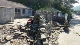 집집마다 돌담에 구멍을... 바닷가 마을의 지혜