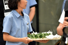 사람이 죽었는데...  의원님 국화꽃이나 챙기는 서울메트로