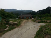 한쪽 벽면이 전부 이불, 무슨 사연 있기에