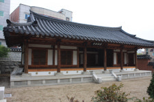 십장생 꽃담 안에 숨겨진 선비 정신