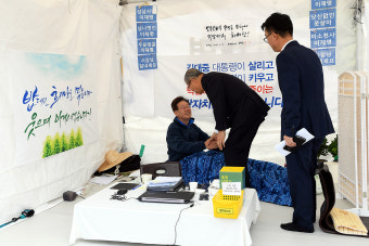 이재명, 김종인 대표 방문 후 단식 농성 해제