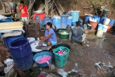 열대 푸른 바다 위, 나는 위태롭고 자유로웠다