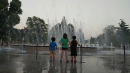 어린이대공원역에서 시의 향기에 젖는다