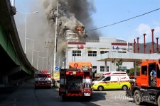 [사진] 무더위에 자동차 정비공장 화재