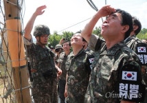 [오마이포토] 최전방 철책선 둘러보는 정세균 국회의장