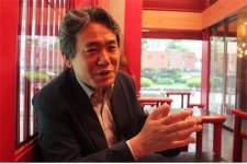 죽은 아들 묘에 세운 비석, 가슴이 아팠죠