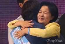 노무현 얘기에 울컥하던 당원들  집권 위해 탄핵 추미애도 끌어안다