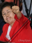 [오마이포토] 이은재 의원님, 주먹 날리시는 겁니까